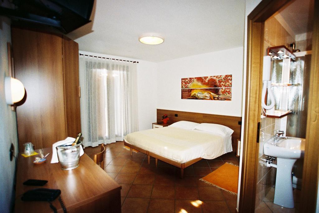 Il Grappolo D' Oro Hotel Arba Bagian luar foto